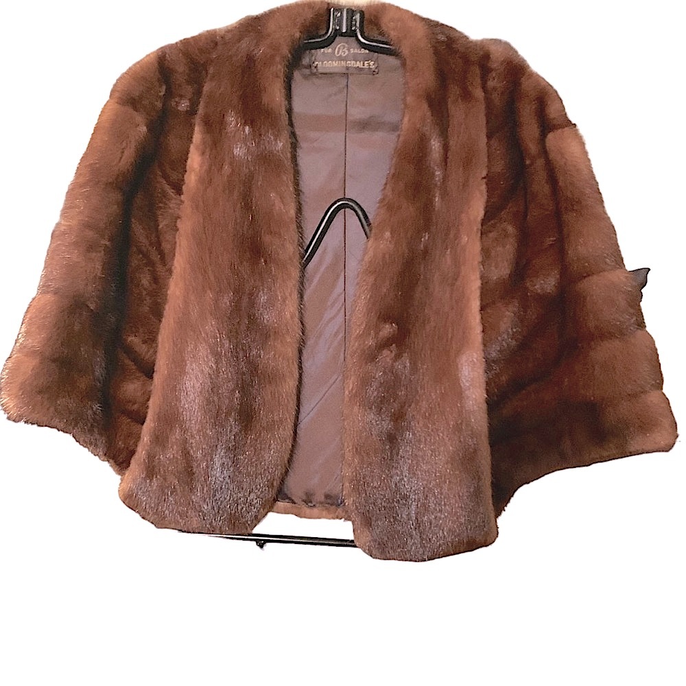 Firm 🤑 Bloomingdale’s fur salon mink. Beautiful brown color